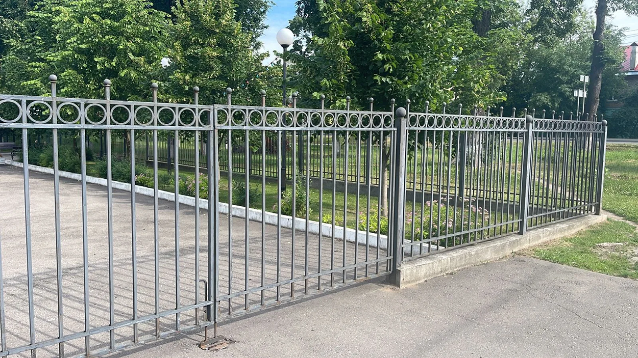 Установка кованного забора